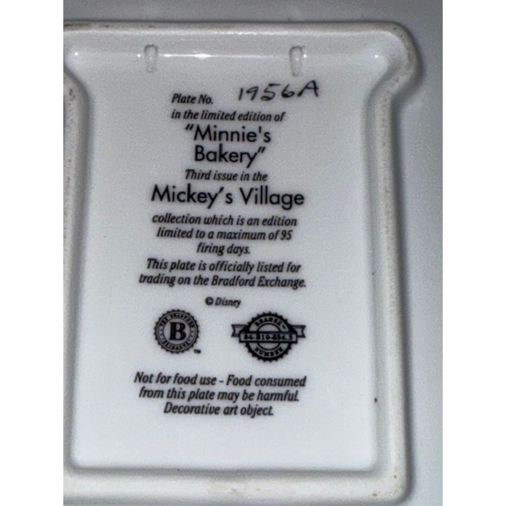 Disney Bradford Exchange Minnie's Bakery Plate Mickey's Village Collectible - Picture 4 of 5